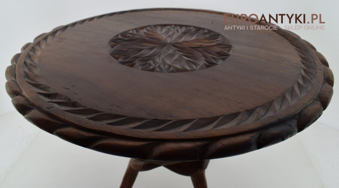 stoliczek rzeżbiony stoliczek rzeżbiony